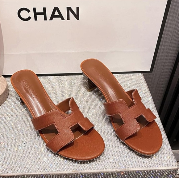 H brown heel sandals - Picture 2 of 7